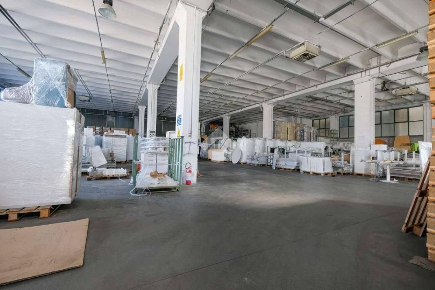 Entrepôt à Chiuduno, Italy 2550m² No. 364733