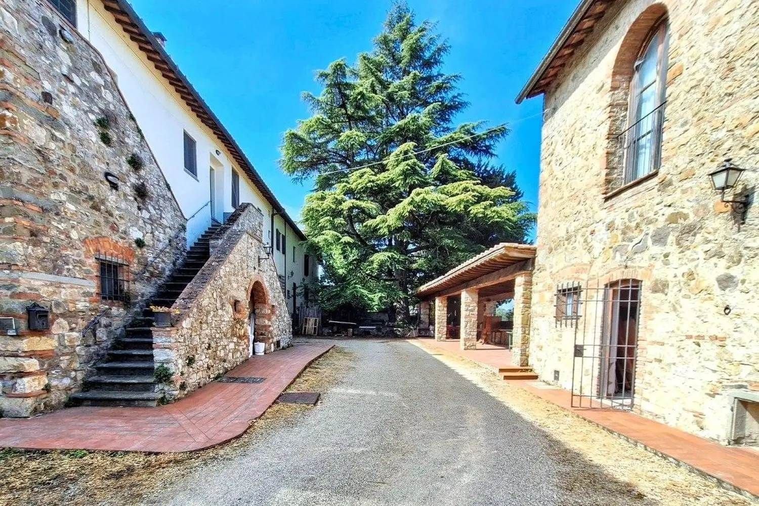 Propriété commerciale à Greve in Chianti, Italy 14809m² No. 337769