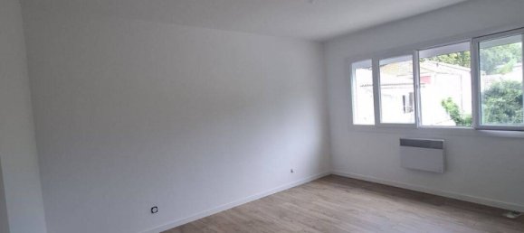 3 Schlafzimmer Wohnung in La Seyne-sur-Mer, France, Nr. 326981 4