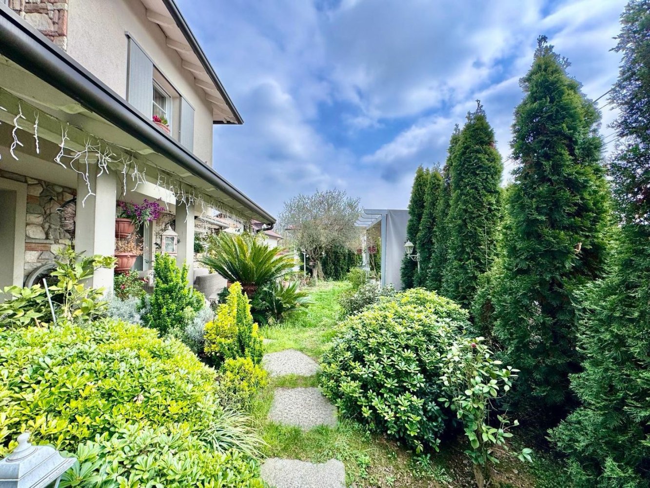 3 rooms Apartment in Limbiate, Italy No. 334592