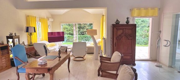 4 Schlafzimmer Haus in Bourg-en-Bresse, France, Nr. 350856 8