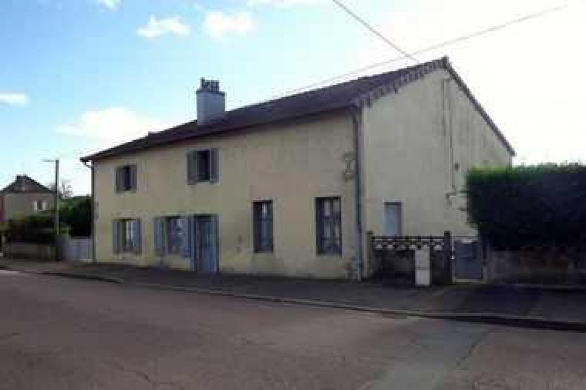 Casa de 3 dormitorios en Marcigny, France No. 5074