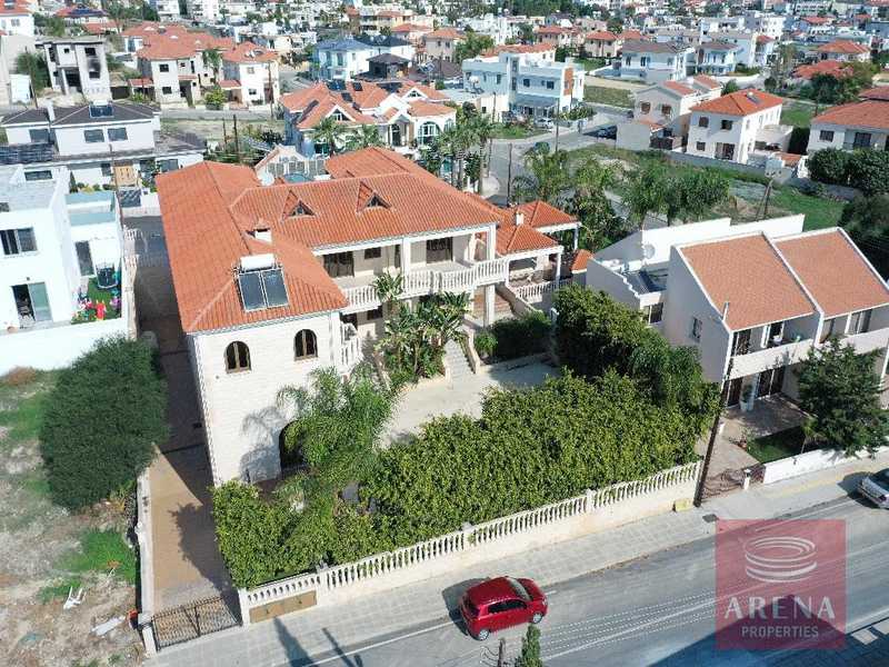 5 bedrooms Villa in Oroklini, Cyprus No. 20124