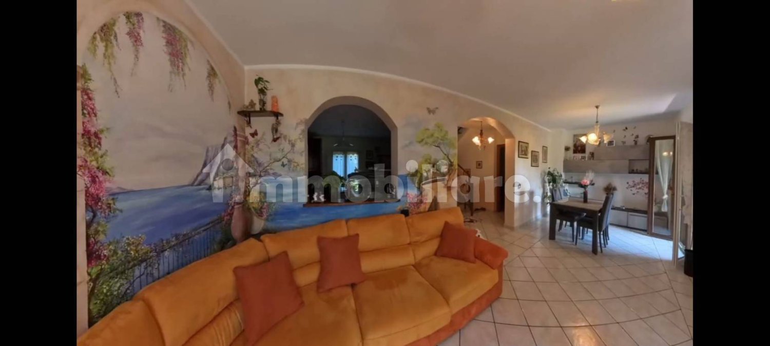 3 غرف نوم منزل في Malnate, Italy رقم 360440