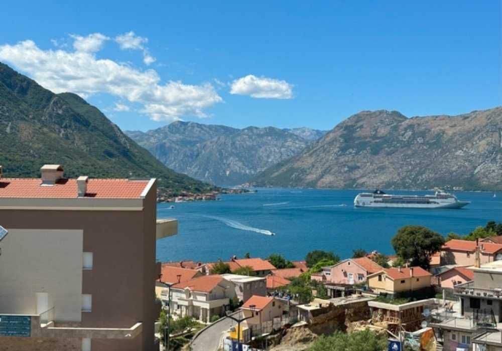 52m² Apartment in Kotor, Montenegro No. 1700