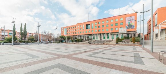 Apartamento de 3 dormitorios en Alcobendas, Spain No. 182377 28