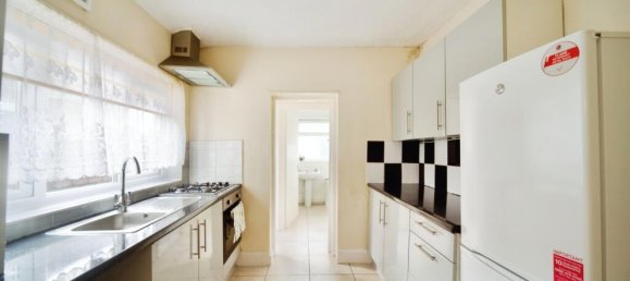 2 bedrooms House in East Ham, United Kingdom No. 11434 8