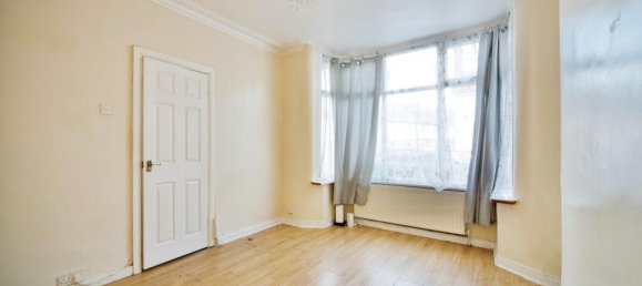 2 bedrooms House in East Ham, United Kingdom No. 11434 16