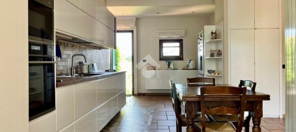 7 rooms House in Pozzuoli, Italy No. 23853 10