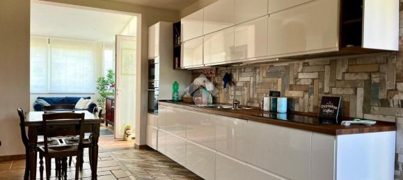 7 rooms House in Pozzuoli, Italy No. 23853 9