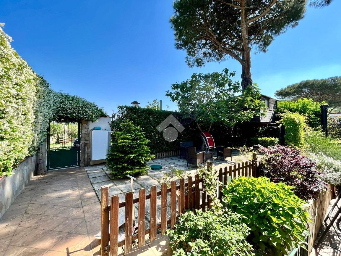 7 rooms House in Pozzuoli, Italy No. 23853