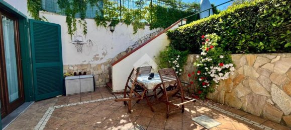7 rooms House in Pozzuoli, Italy No. 23853 6