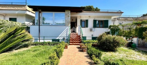 7 rooms House in Pozzuoli, Italy No. 23853 3