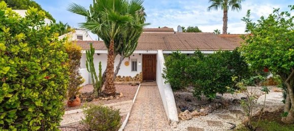 4 bedrooms Villa in Alicante, Spain No. 148875 2