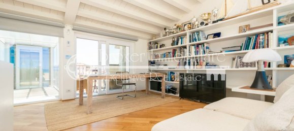 3 bedrooms Penthouse in Viareggio, Italy No. 270577 5