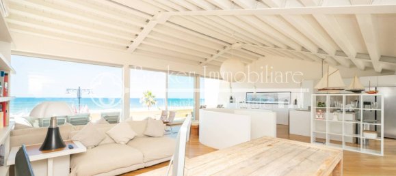 3 bedrooms Penthouse in Viareggio, Italy No. 270577 6