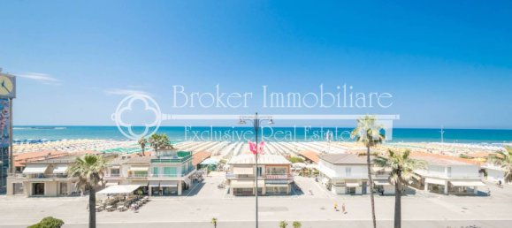 3 bedrooms Penthouse in Viareggio, Italy No. 270577 21