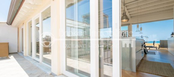 3 bedrooms Penthouse in Viareggio, Italy No. 270577 3