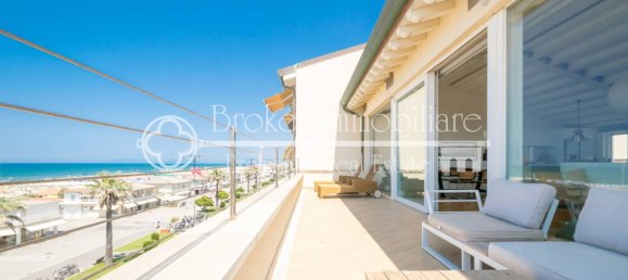3 bedrooms Penthouse in Viareggio, Italy No. 270577 20
