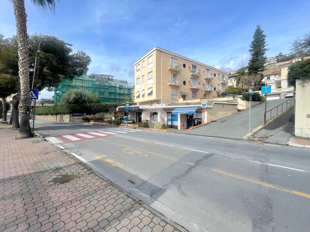 1 room Commercial property in Sanremo, Italy No. 212425