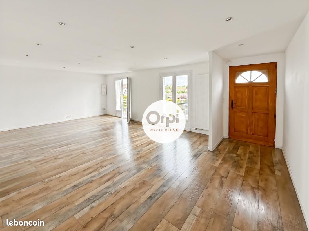 Casa de 3 dormitorios en Hesdin-l'Abbe, France No. 330333