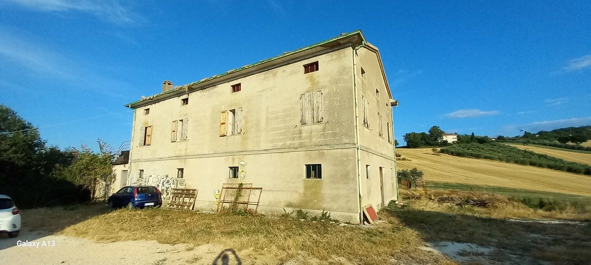 5 bedrooms House in Arcevia, Italy No. 296208