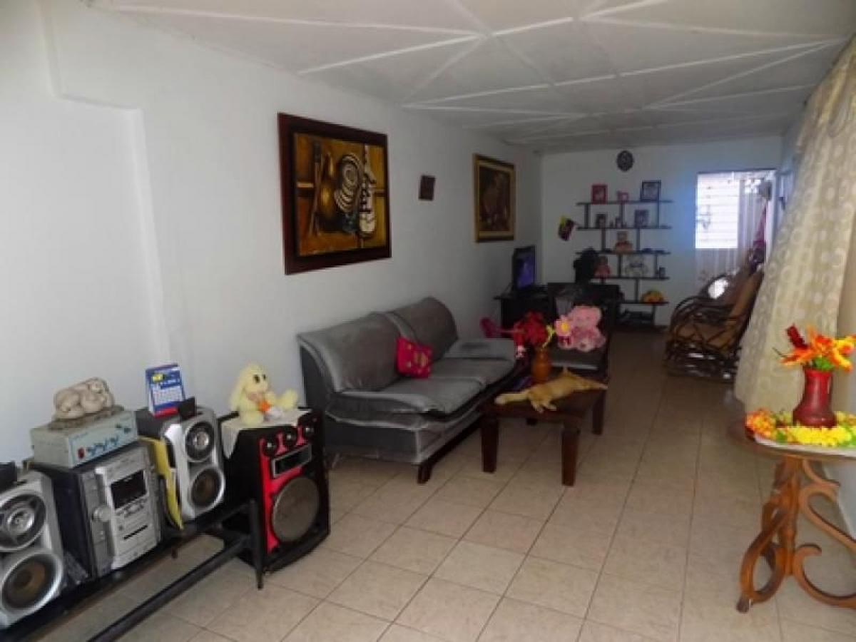 4 bedrooms House in Atlantico, Colombia No. 2408