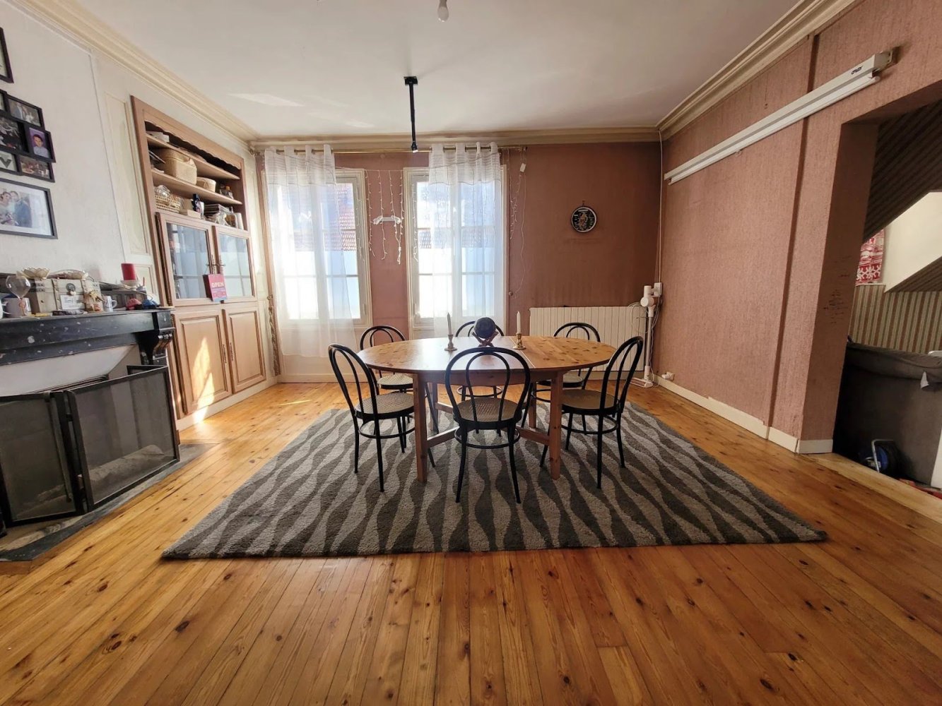 Casa de 9 habitaciónes en Villers-Cotterets, France No. 93378