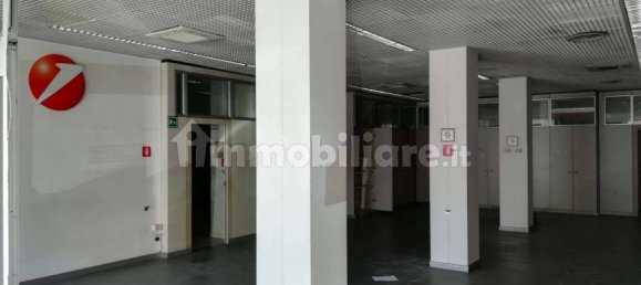 Коммерческая недвижимость с 3 комнатами в Ливорно, Италия № 88657 6