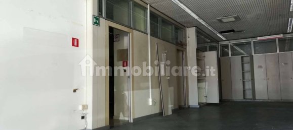 Коммерческая недвижимость с 3 комнатами в Ливорно, Италия № 88657 2