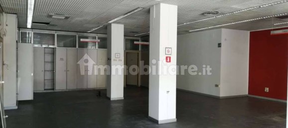 Коммерческая недвижимость с 3 комнатами в Ливорно, Италия № 88657 9