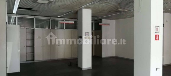 Коммерческая недвижимость с 3 комнатами в Ливорно, Италия № 88657 3