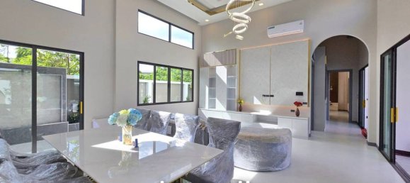 4 bedrooms Villa in Pattaya, Thailand No. 25404 2