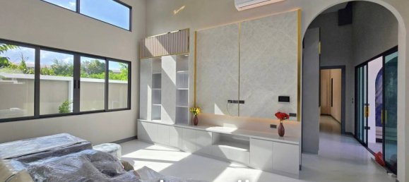 4 bedrooms Villa in Pattaya, Thailand No. 25404 3