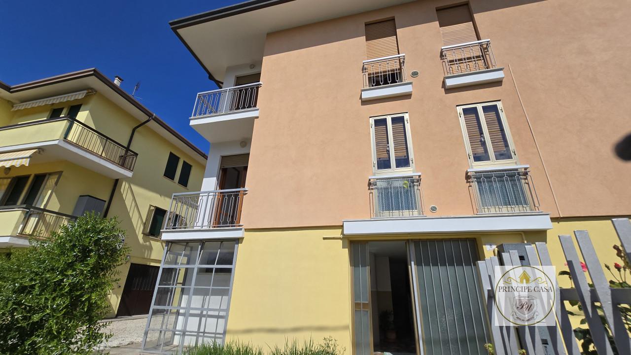 Villa de 3 habitaciónes en Padua, Italy No. 164403