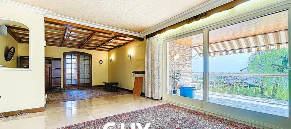 4 bedrooms Castles in La Chapelle-de-Guinchay, France No. 206098 2