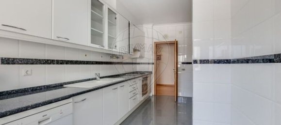 3 bedrooms Apartment in Lisbon, Portugal No. 122380 7