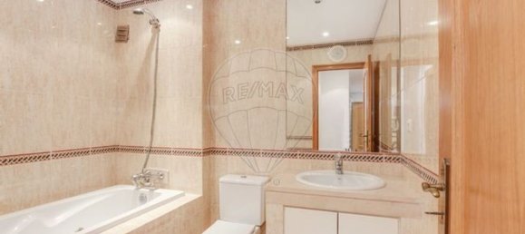 3 bedrooms Apartment in Lisbon, Portugal No. 122380 6