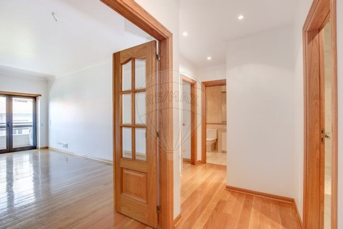 3 bedrooms Apartment in Lisbon, Portugal No. 122380