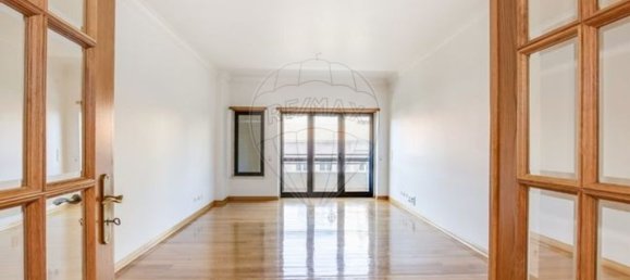 3 bedrooms Apartment in Lisbon, Portugal No. 122380 2