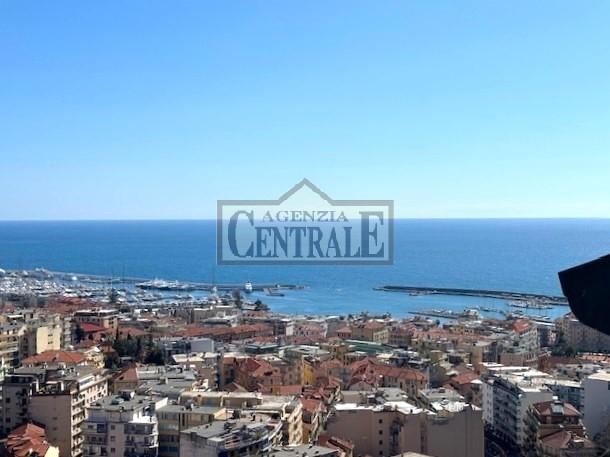 3 rooms Apartment in Sanremo, Italy No. 233237