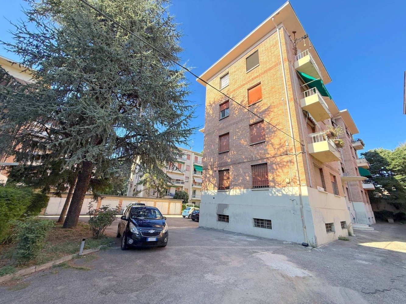 3 bedrooms Apartment in Reggio Emilia, Italy No. 262556