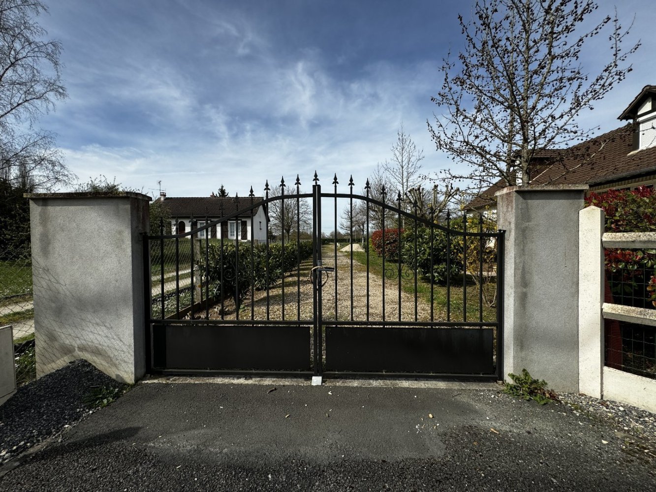  Land in Olivet, France No. 73700