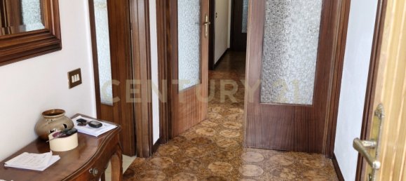 2 bedrooms House in Sanguinetto, Italy No. 279122 10