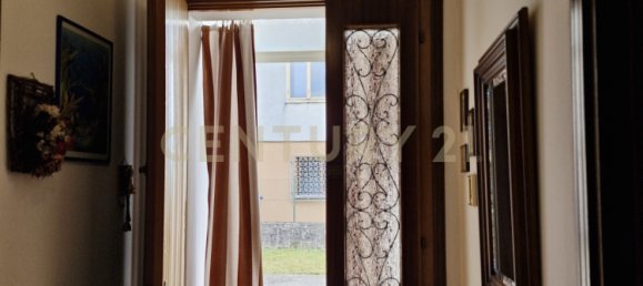 2 bedrooms House in Sanguinetto, Italy No. 279122 5