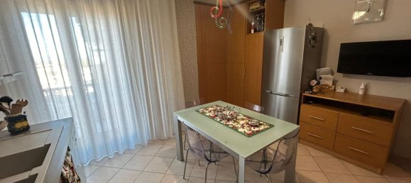 Квартира с 4 комнатами в Чериньола, Италия № 22131 8