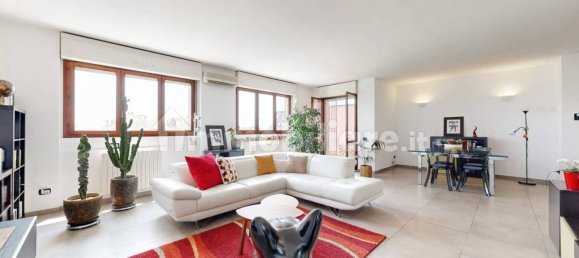 3 Schlafzimmer Wohnung in Pessano con Bornago, Italy, Nr. 316371 13