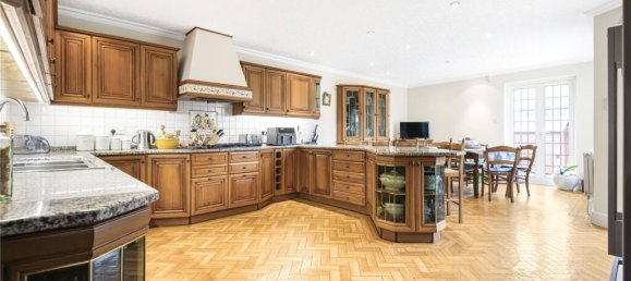 6 bedrooms House in Barnet, United Kingdom No. 6453 3