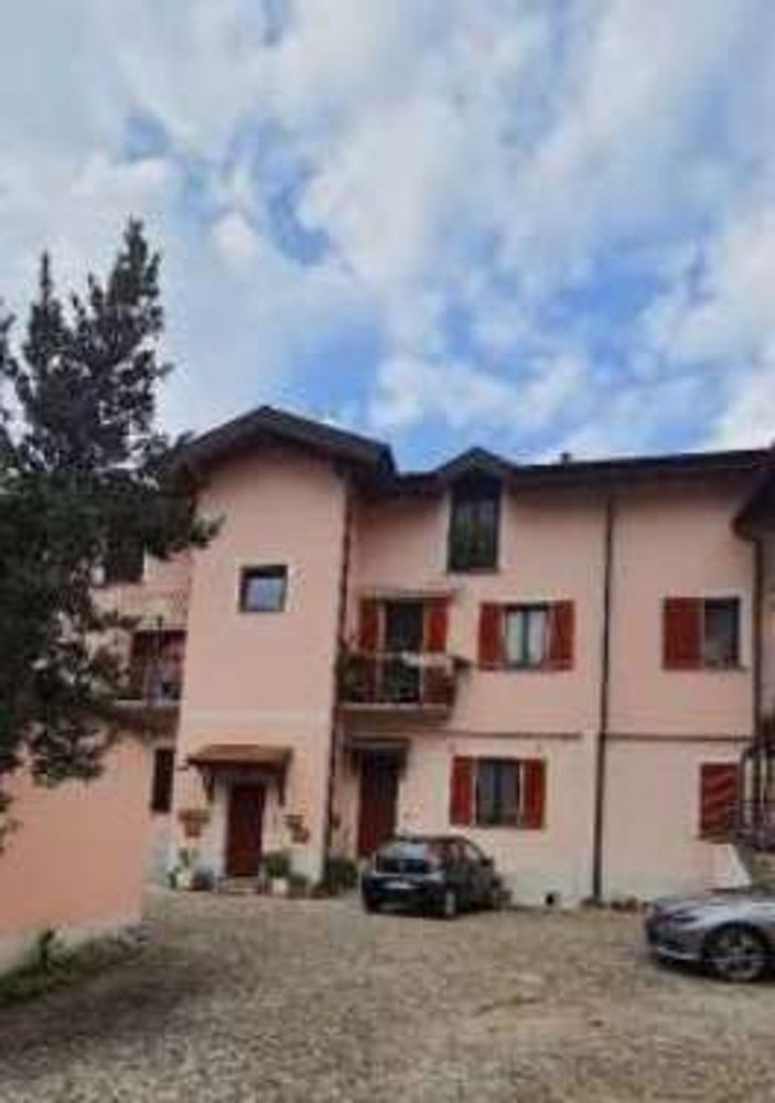 3 rooms Apartment in Azzate, Italy No. 11514