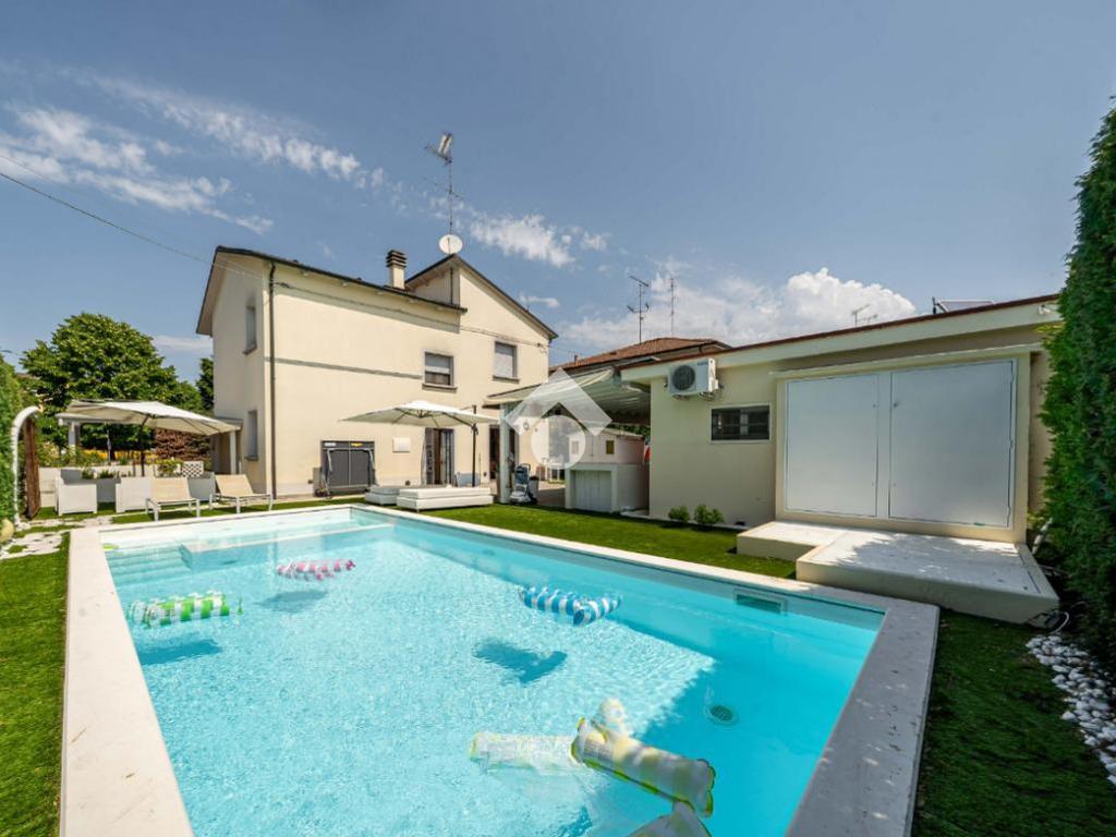 3 bedrooms Villa in Granarolo dell'Emilia, Italy No. 359926